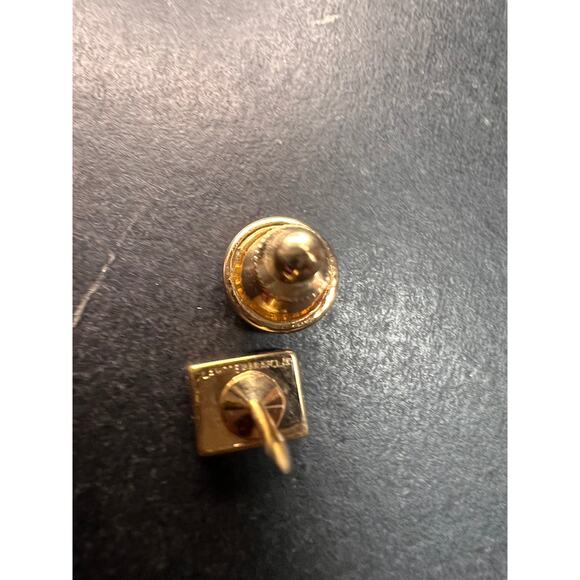 Vintage MCM La Mode Karatclad Nephrite Jade Gold Tone Rectangular Tie Tac - Picture 9 of 11